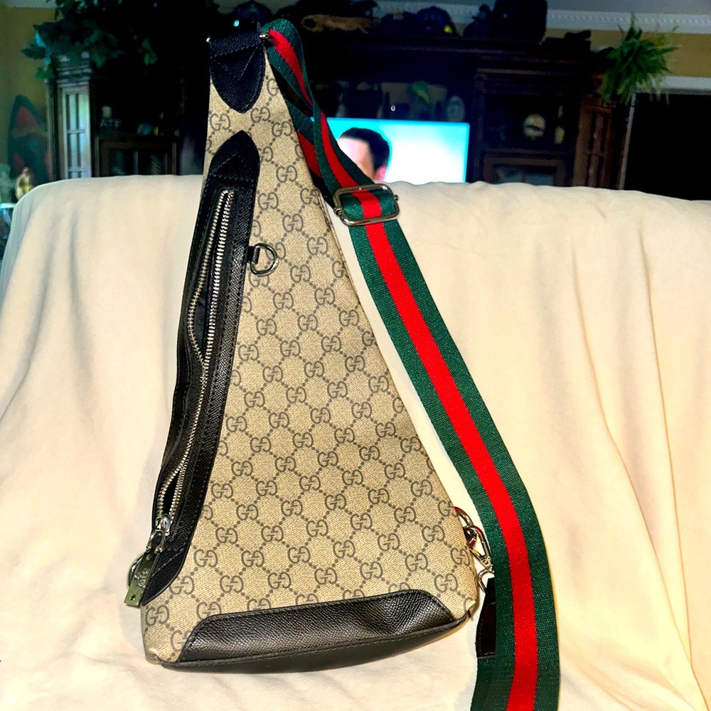 Designer inspired GG crossbody.